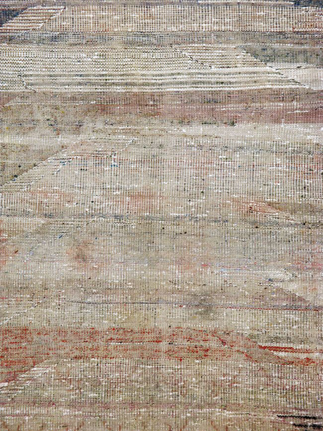 Vintage Turkish Anatolain Distressed Rug, No.21926 - Galerie Shabab