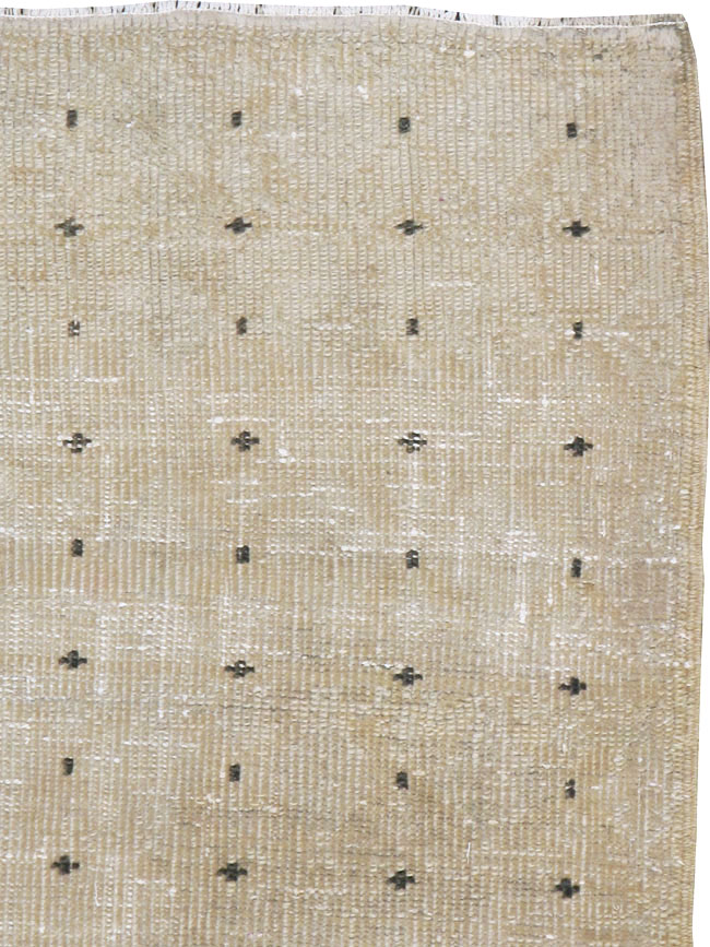 Vintage Turkish Anatolian Distressed Rug, No.21928 - Galerie Shabab
