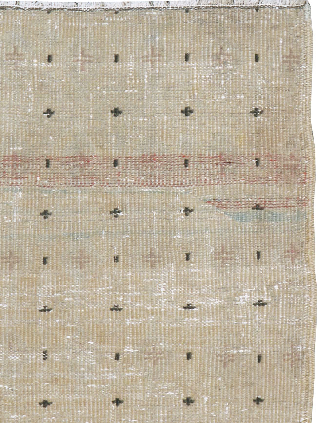 Vintage Turkish Anatolian Distressed Rug, No.21928 - Galerie Shabab