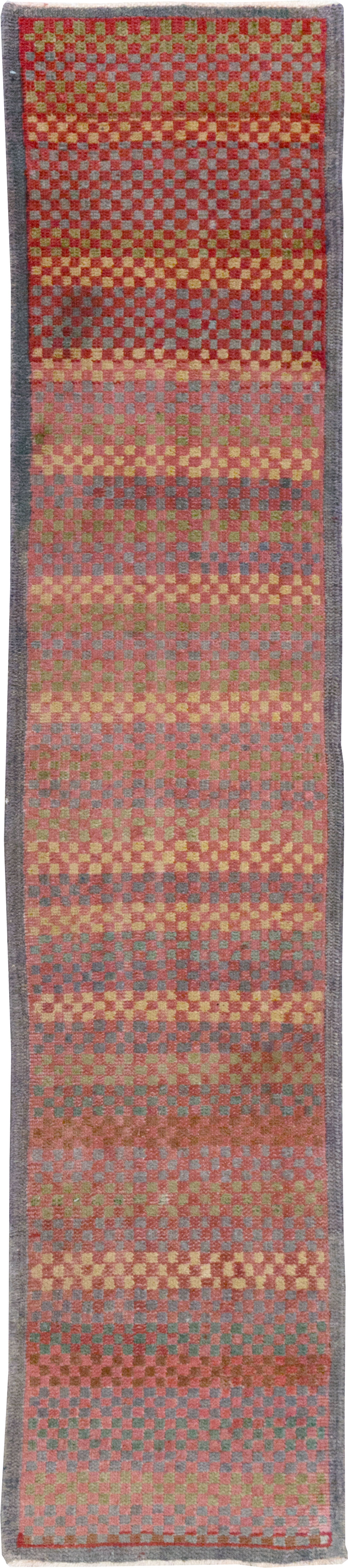 Vintage Turkish Anatolian Small Runner, No.21929 - Galerie Shabab