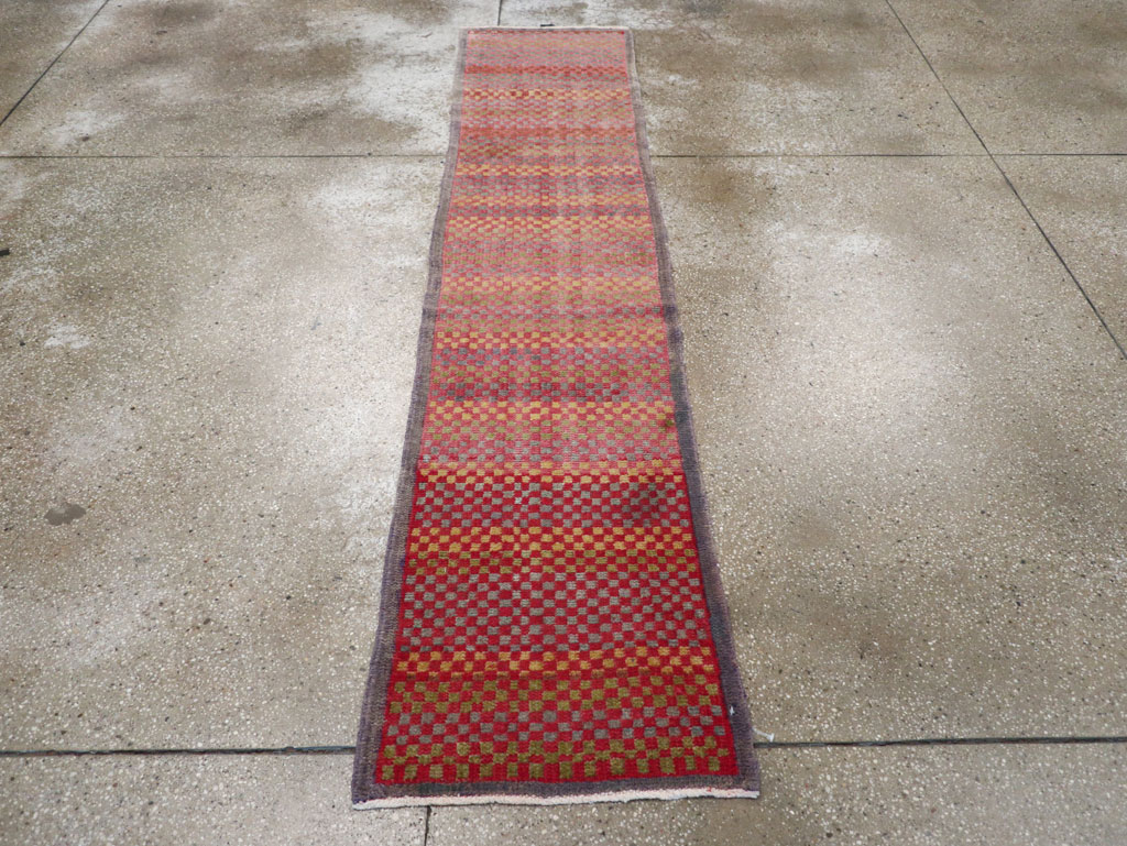 Vintage Turkish Anatolian Small Runner, No.21929 - Galerie Shabab