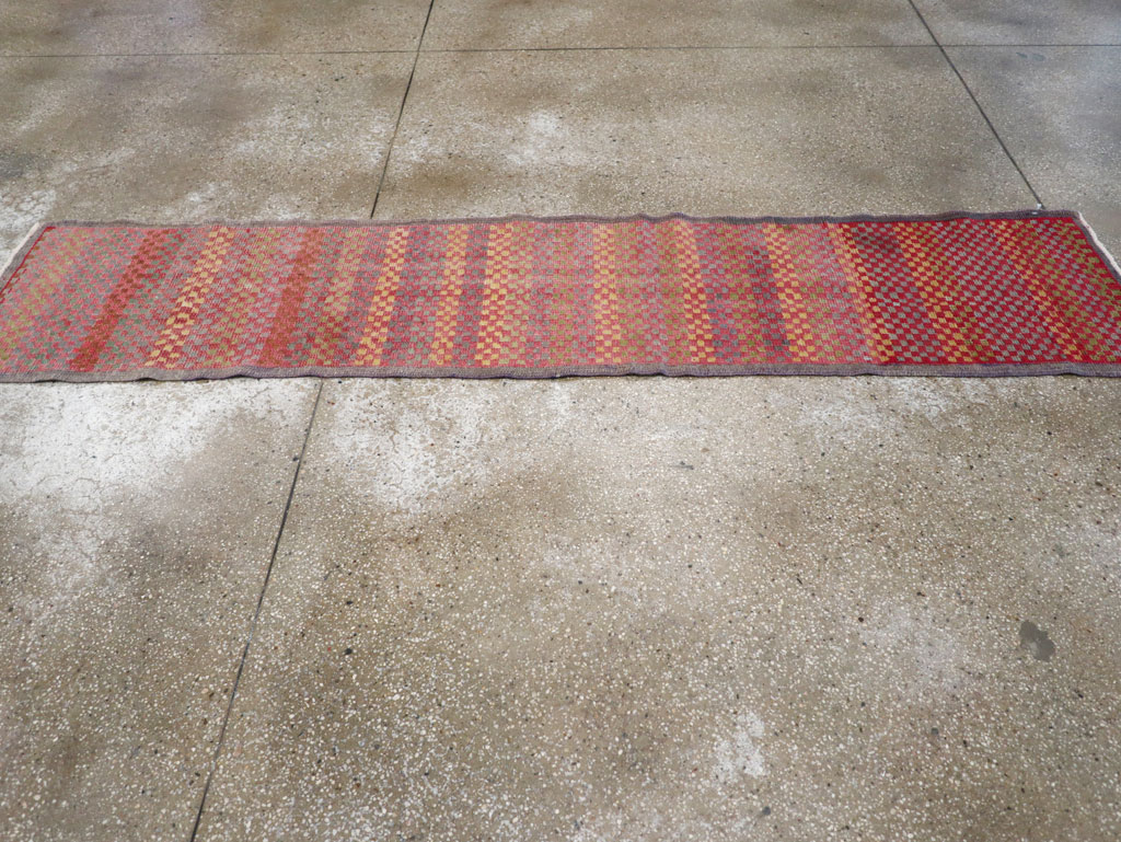 Vintage Turkish Anatolian Small Runner, No.21929 - Galerie Shabab