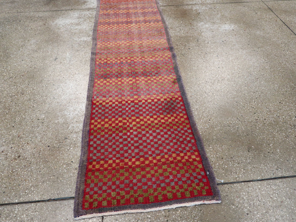 Vintage Turkish Anatolian Small Runner, No.21929 - Galerie Shabab