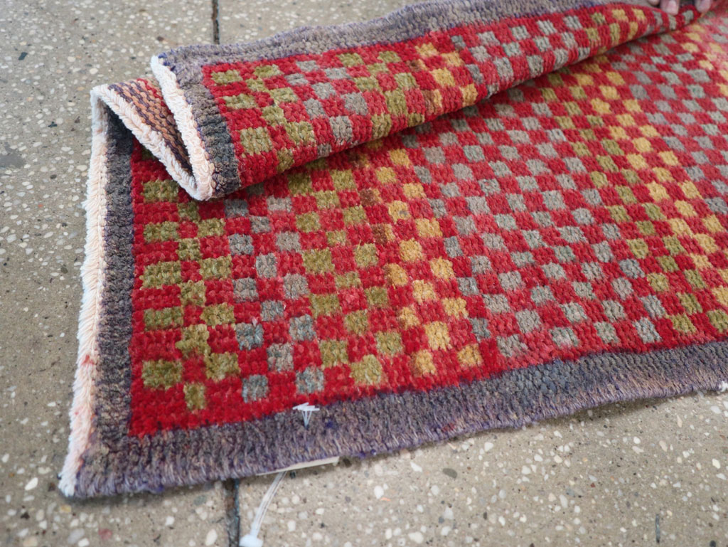 Vintage Turkish Anatolian Small Runner, No.21929 - Galerie Shabab