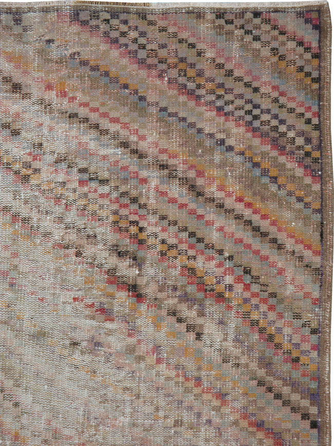 Vintage Turkish Anatolian Distressed Carpet, No.21934 - Galerie Shabab
