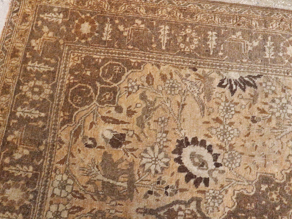 Antique Persian Tabriz Rug, No.21956 - Galerie Shabab