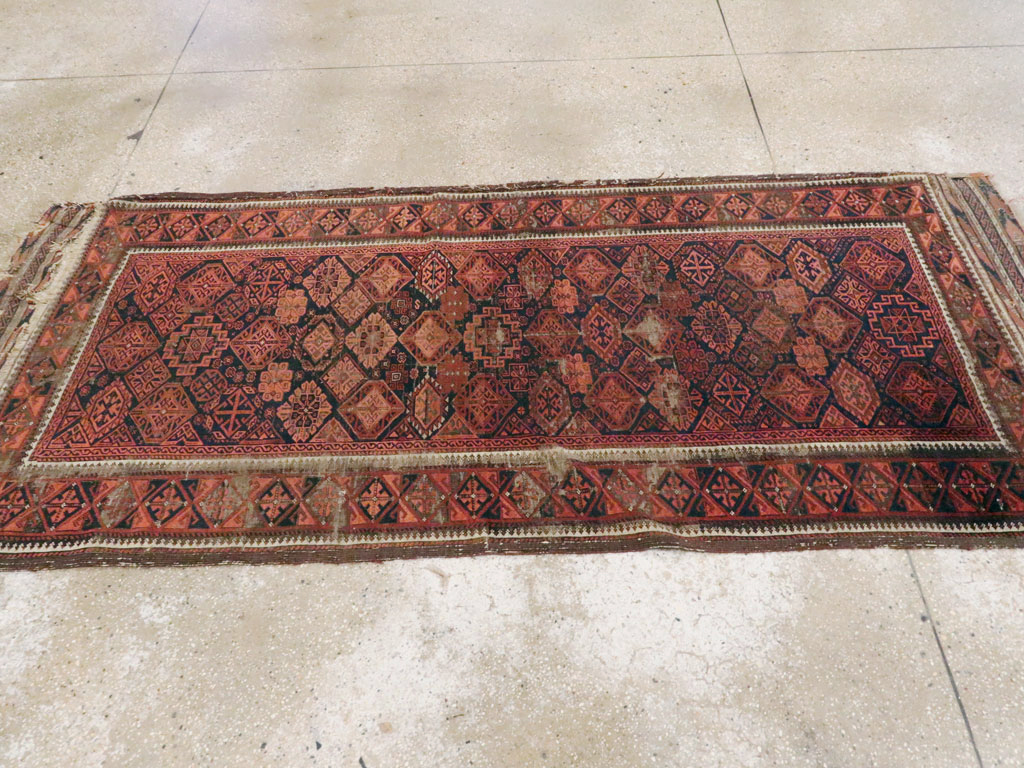 Antique Persian Baluch Rug, No.21961 - Galerie Shabab