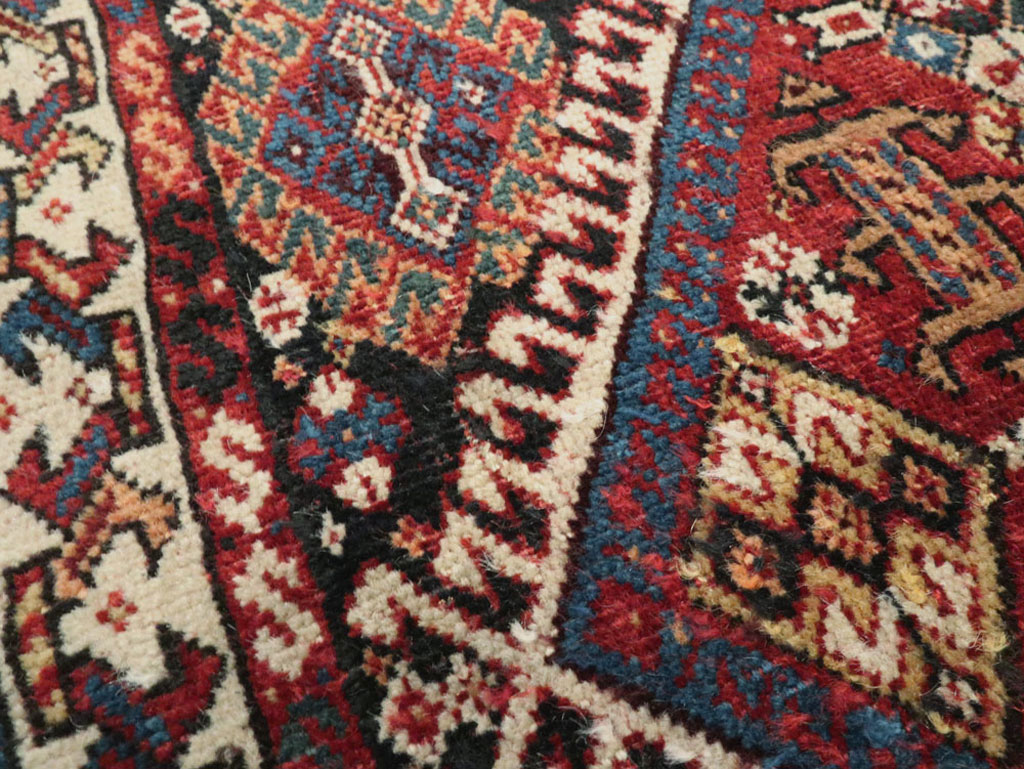 Antique Persian Qashqai Rug, No.22076 - Galerie Shabab