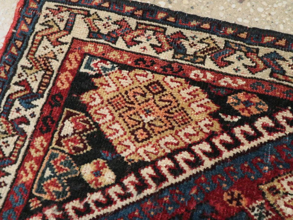 Antique Persian Qashqai Rug, No.22076 - Galerie Shabab