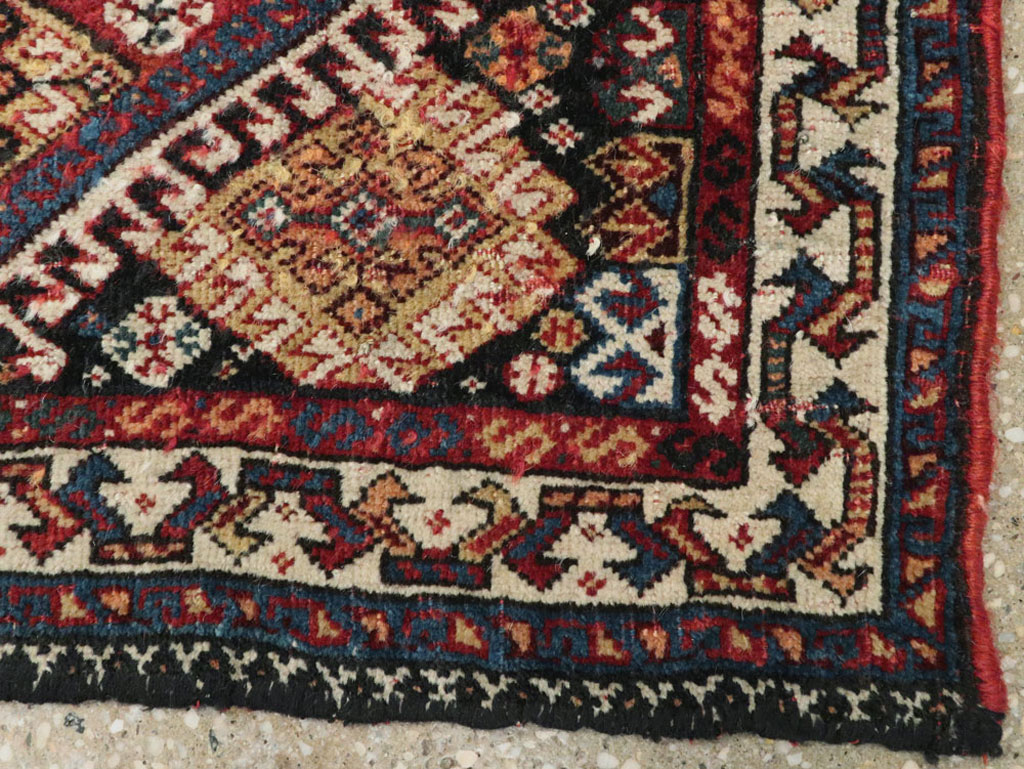 Antique Persian Qashqai Rug, No.22076 - Galerie Shabab