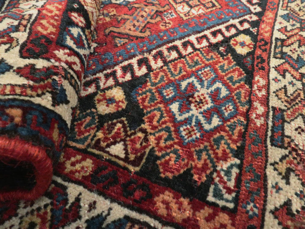 Antique Persian Qashqai Rug, No.22076 - Galerie Shabab