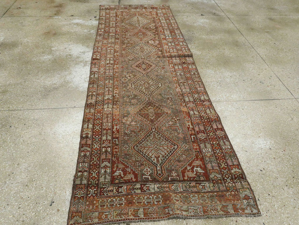 Vintage Persian Shiraz Runner, No.22093 - Galerie Shabab