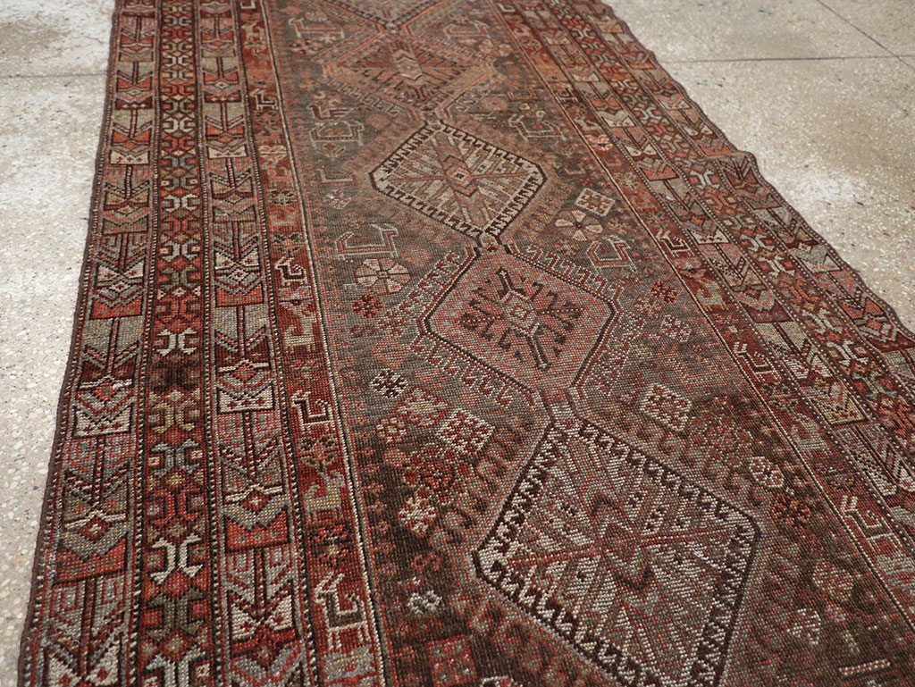 Vintage Persian Shiraz Runner, No.22093 - Galerie Shabab