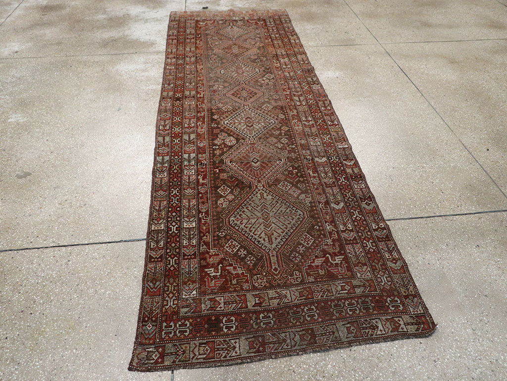 Vintage Persian Shiraz Runner, No.22093 - Galerie Shabab