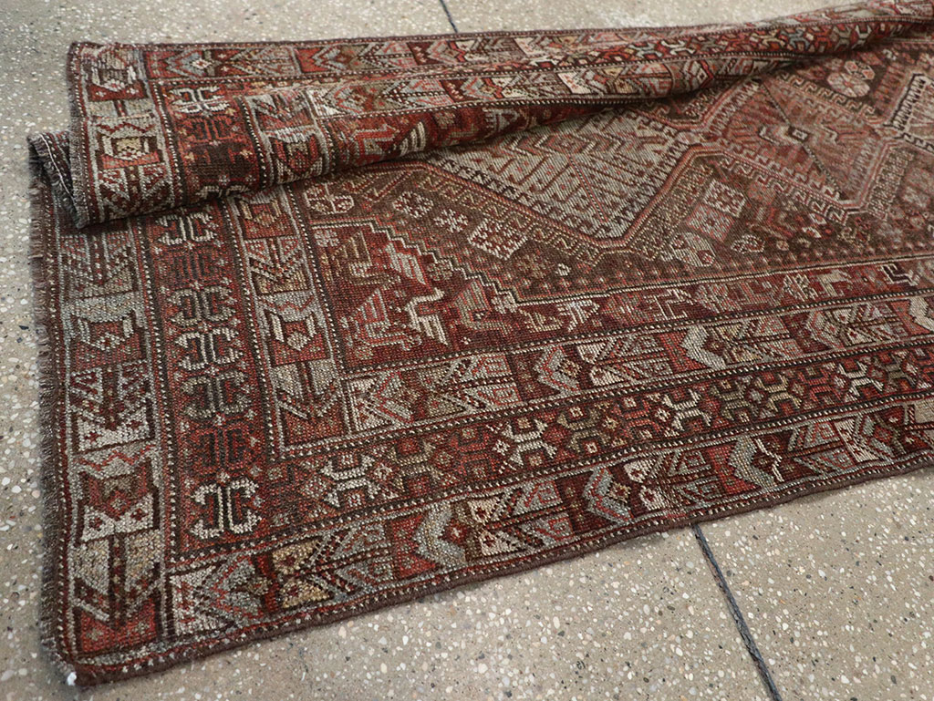 Vintage Persian Shiraz Runner, No.22093 - Galerie Shabab