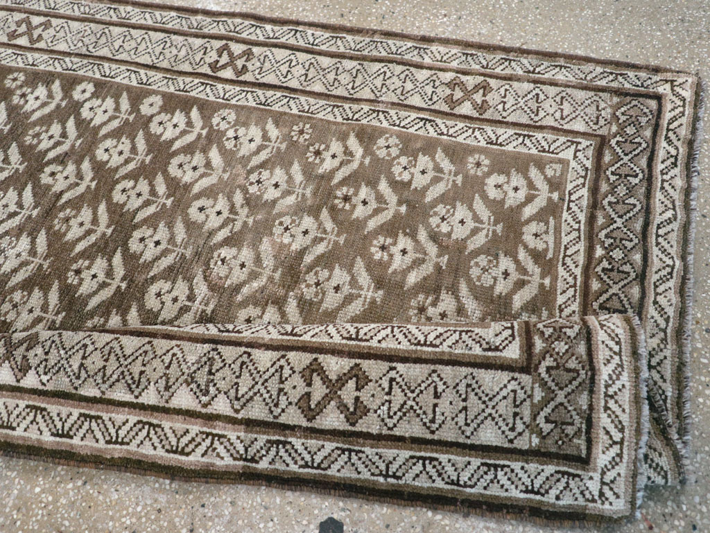 Vintage Persian Kurdish Runner, No.22128 - Galerie Shabab