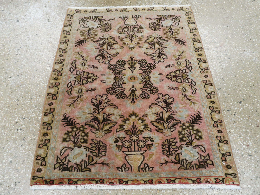 Antique Persian Sarouk Rug, No.22133 - Galerie Shabab