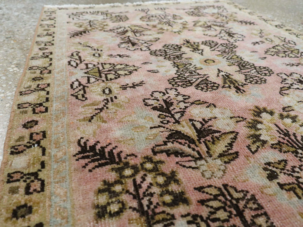 Antique Persian Sarouk Rug, No.22133 - Galerie Shabab