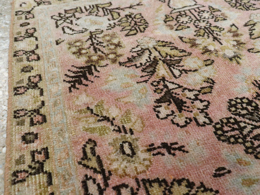 Antique Persian Sarouk Rug, No.22133 - Galerie Shabab