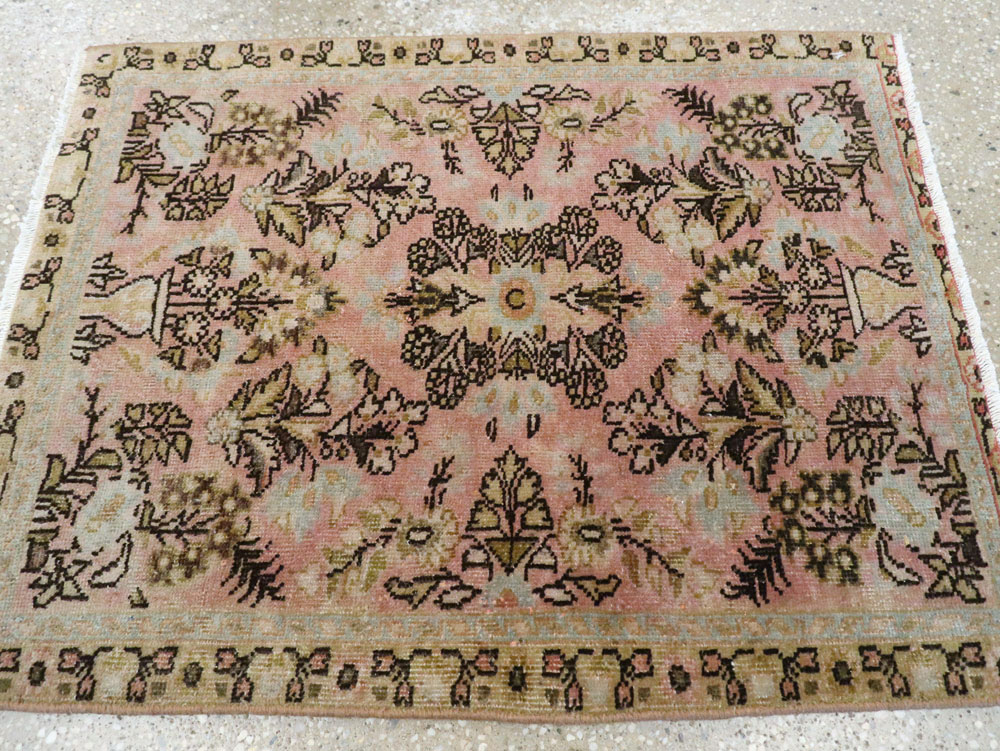 Antique Persian Sarouk Rug, No.22133 - Galerie Shabab