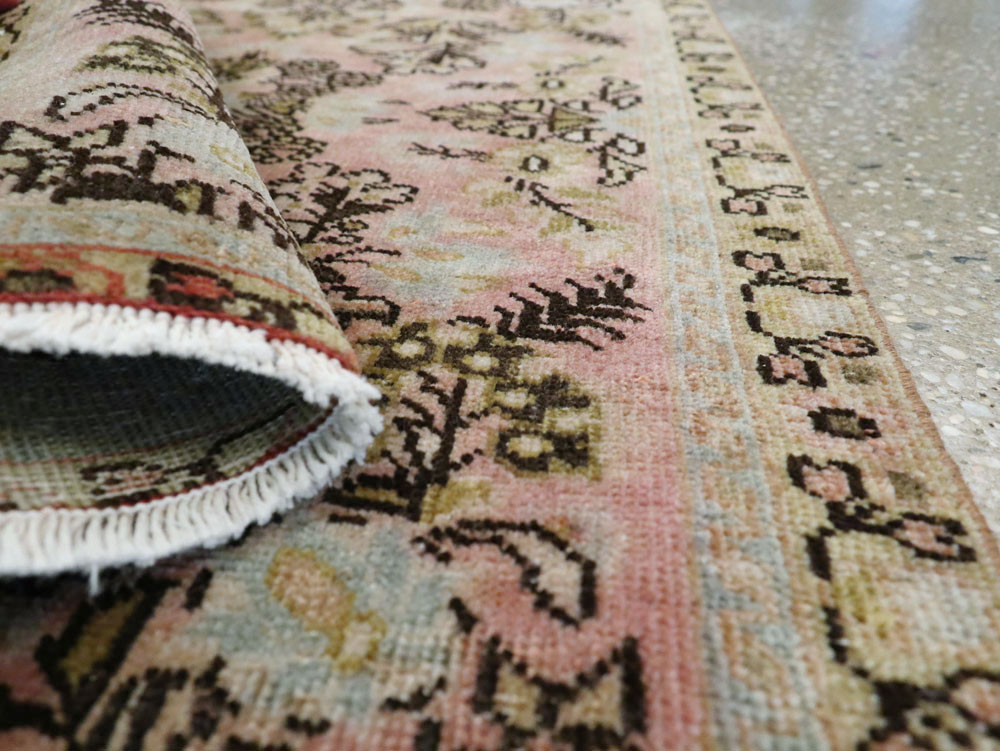 Antique Persian Sarouk Rug, No.22133 - Galerie Shabab