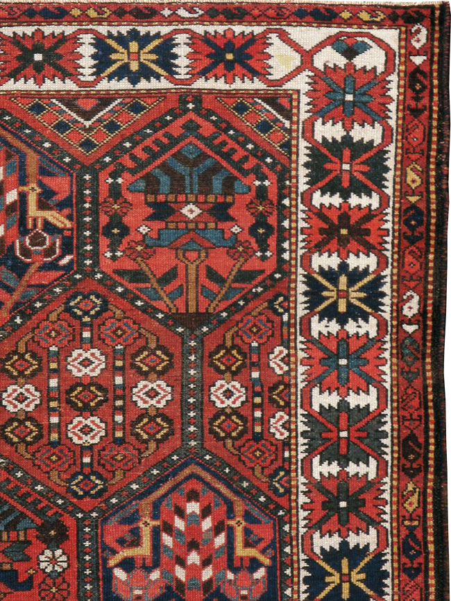 Vintage Persian Bakhtiari Rug, No.22139 - Galerie Shabab
