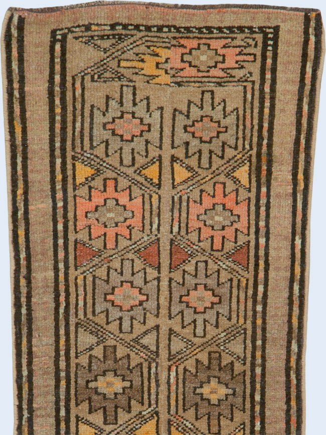 Vintage Persian Kurdish Runner, No.22287 - Galerie Shabab