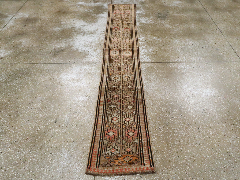 Vintage Persian Kurdish Runner, No.22287 - Galerie Shabab