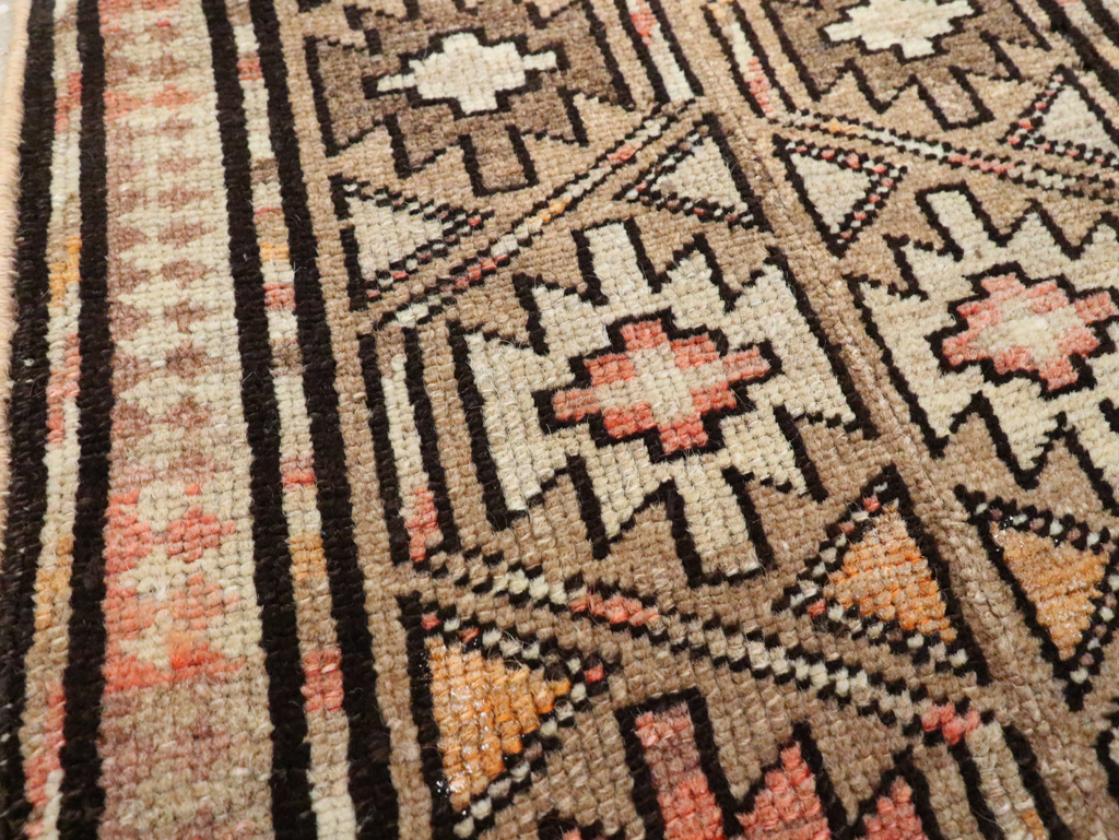 Vintage Persian Kurdish Runner, No.22287 - Galerie Shabab
