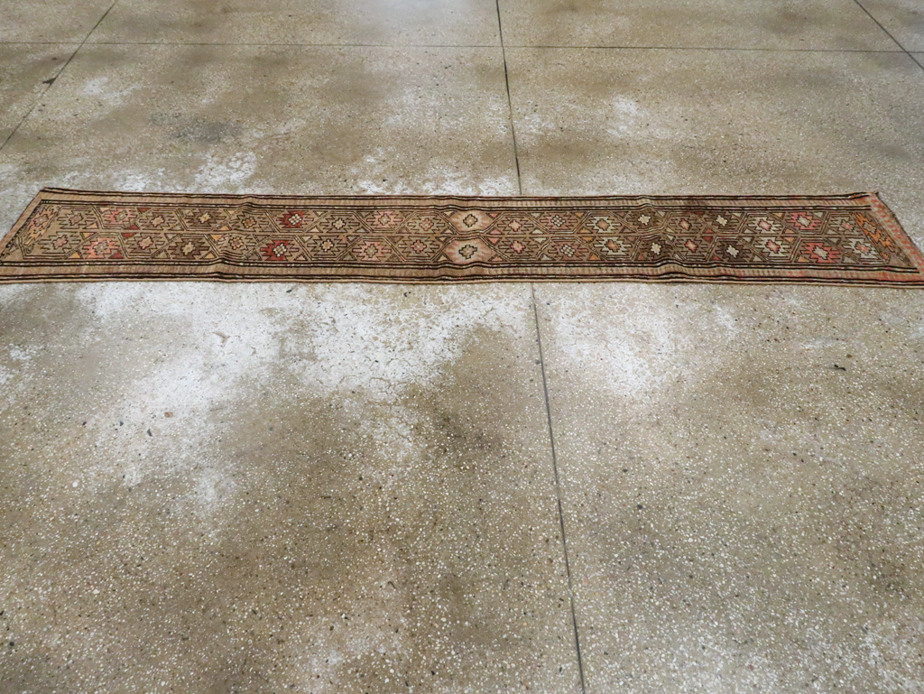 Vintage Persian Kurdish Runner, No.22287 - Galerie Shabab