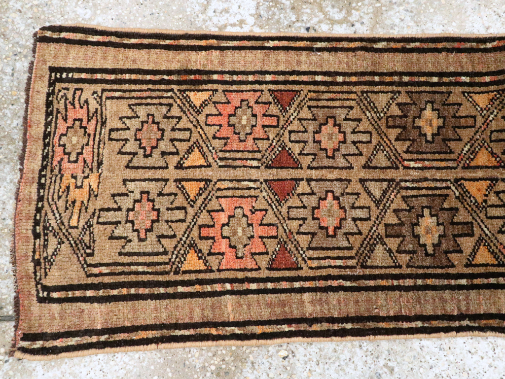 Vintage Persian Kurdish Runner, No.22287 - Galerie Shabab