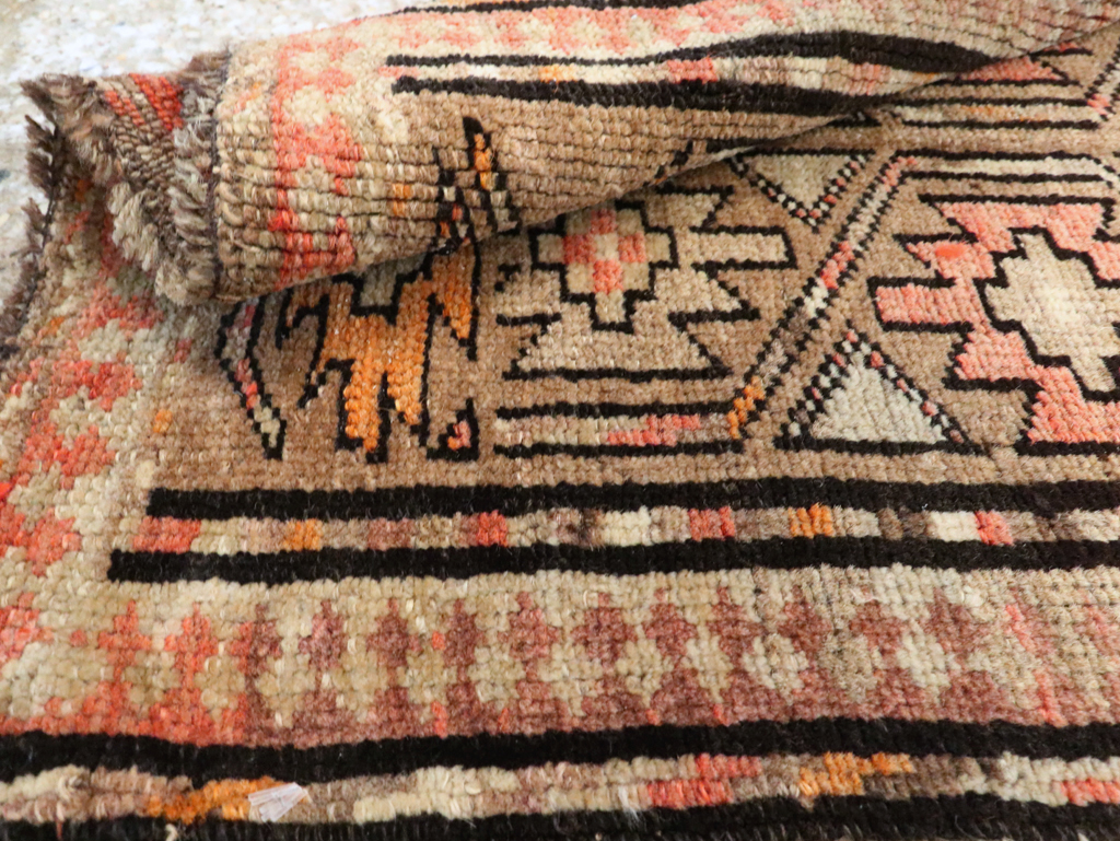 Vintage Persian Kurdish Runner, No.22287 - Galerie Shabab