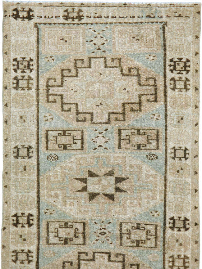 Vintage Persian Kurdish Runner, No.22296 - Galerie Shabab