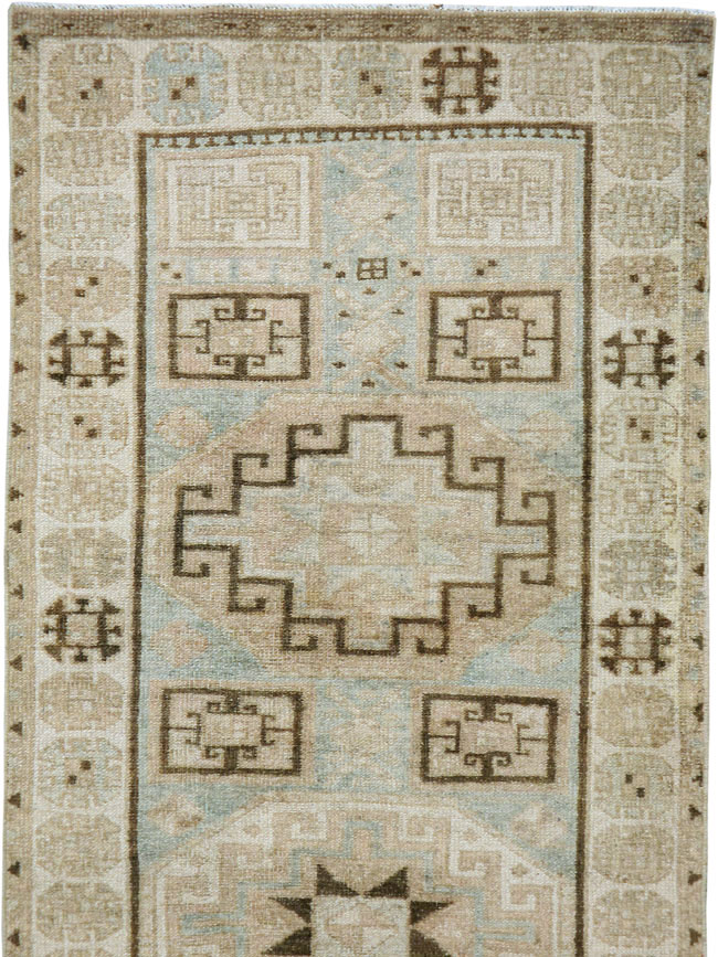 Vintage Persian Kurdish Runner, No.22296 - Galerie Shabab