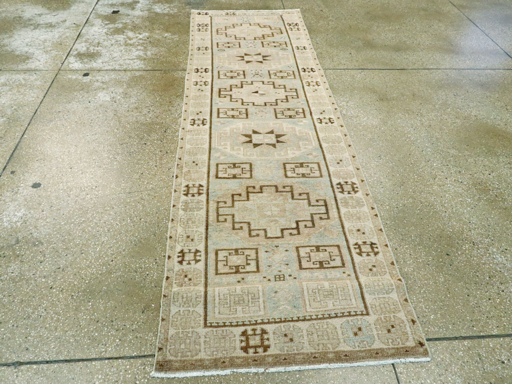 Vintage Persian Kurdish Runner, No.22296 - Galerie Shabab