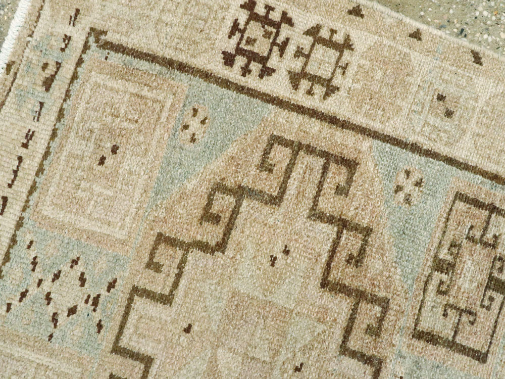 Vintage Persian Kurdish Runner, No.22296 - Galerie Shabab