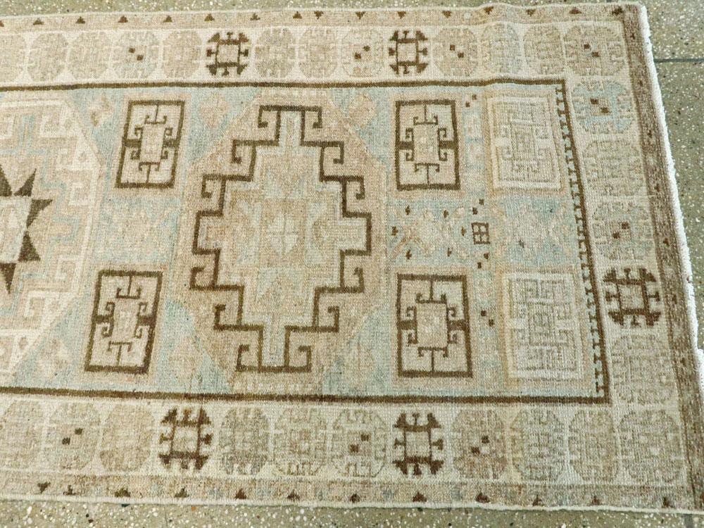 Vintage Persian Kurdish Runner, No.22296 - Galerie Shabab