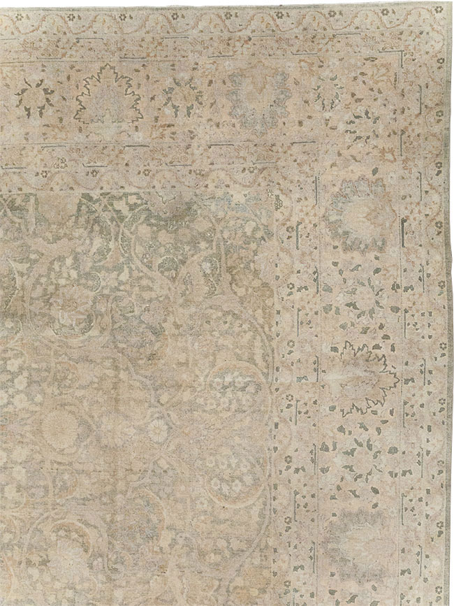 Antique Persian Tabriz Room Size Carpet, No.22303 - Galerie Shabab