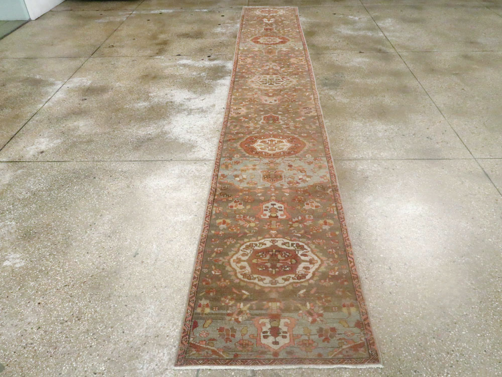 Vintage Persian Malayer Runner, No.22347 - Galerie Shabab