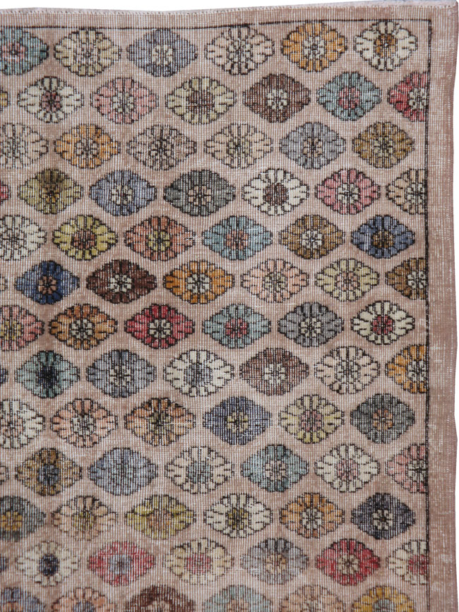 Vintage Anatolian Distressed Rug, No.22368 - Galerie Shabab