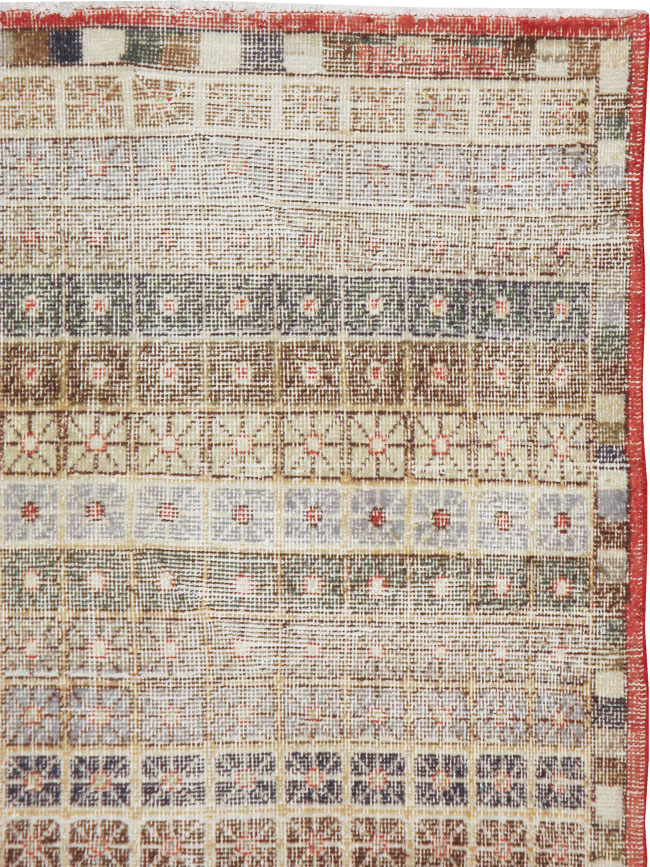 Vintage Turkish Anatolian Distressed Rug, No.22370 - Galerie Shabab