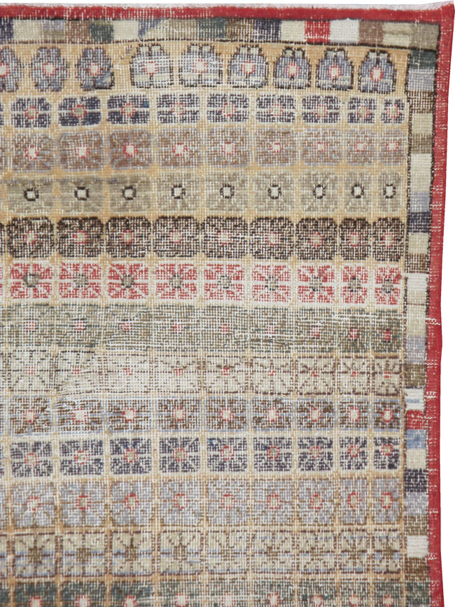 Vintage Turkish Anatolian Distressed Rug, No.22370 - Galerie Shabab
