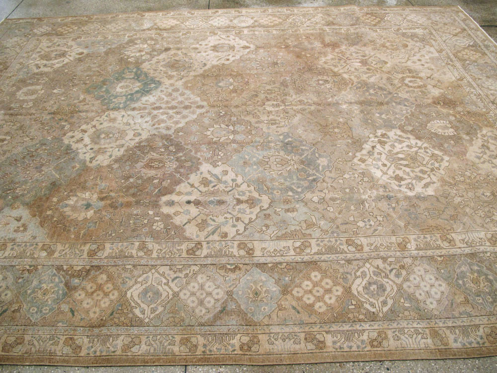 Antique Persian Tabriz Carpet, No.22396 - Galerie Shabab