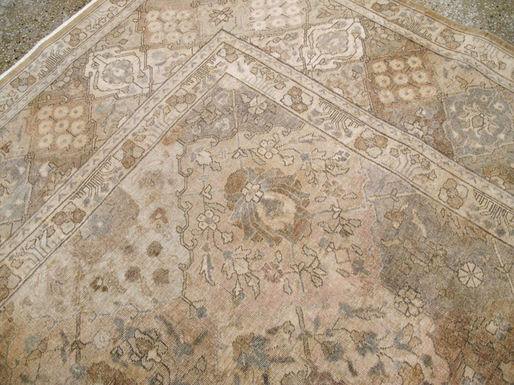 Antique Persian Tabriz Carpet, No.22396 - Galerie Shabab