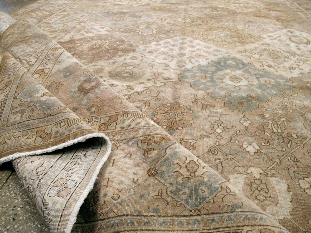 Antique Persian Tabriz Carpet, No.22396 - Galerie Shabab
