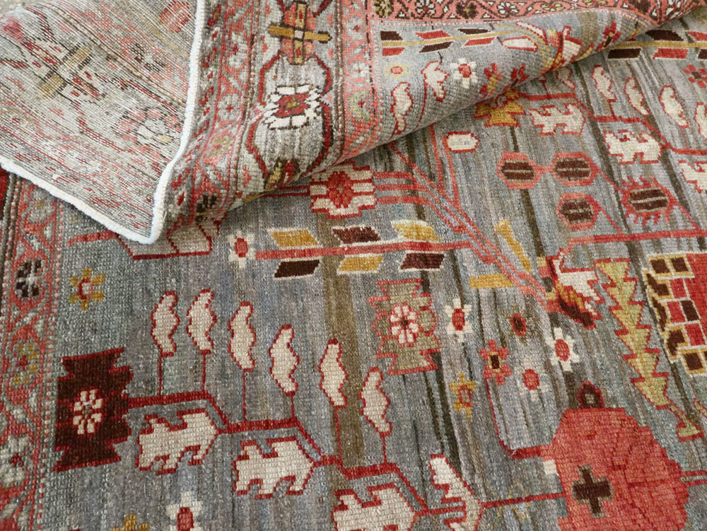 Antique Persian Bakhtiari Carpet, No.22425 - Galerie Shabab