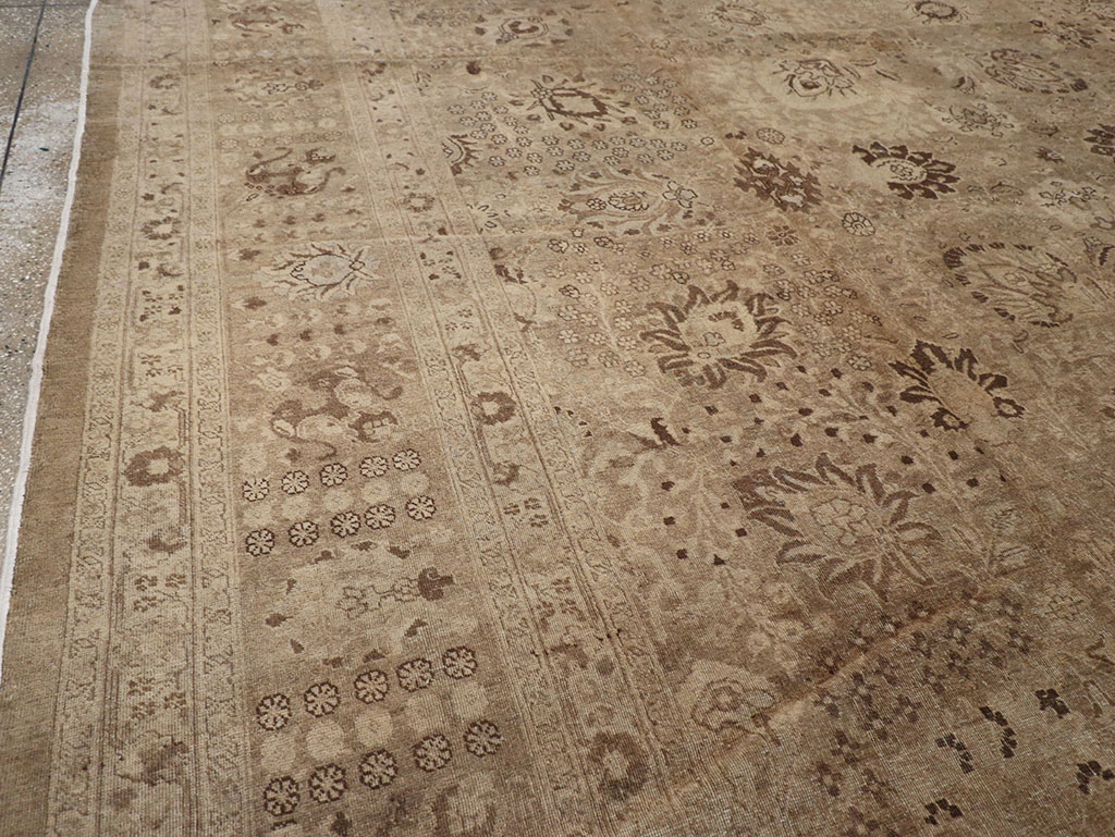 Antique Persian Tabriz Carpet, No.22431 - Galerie Shabab