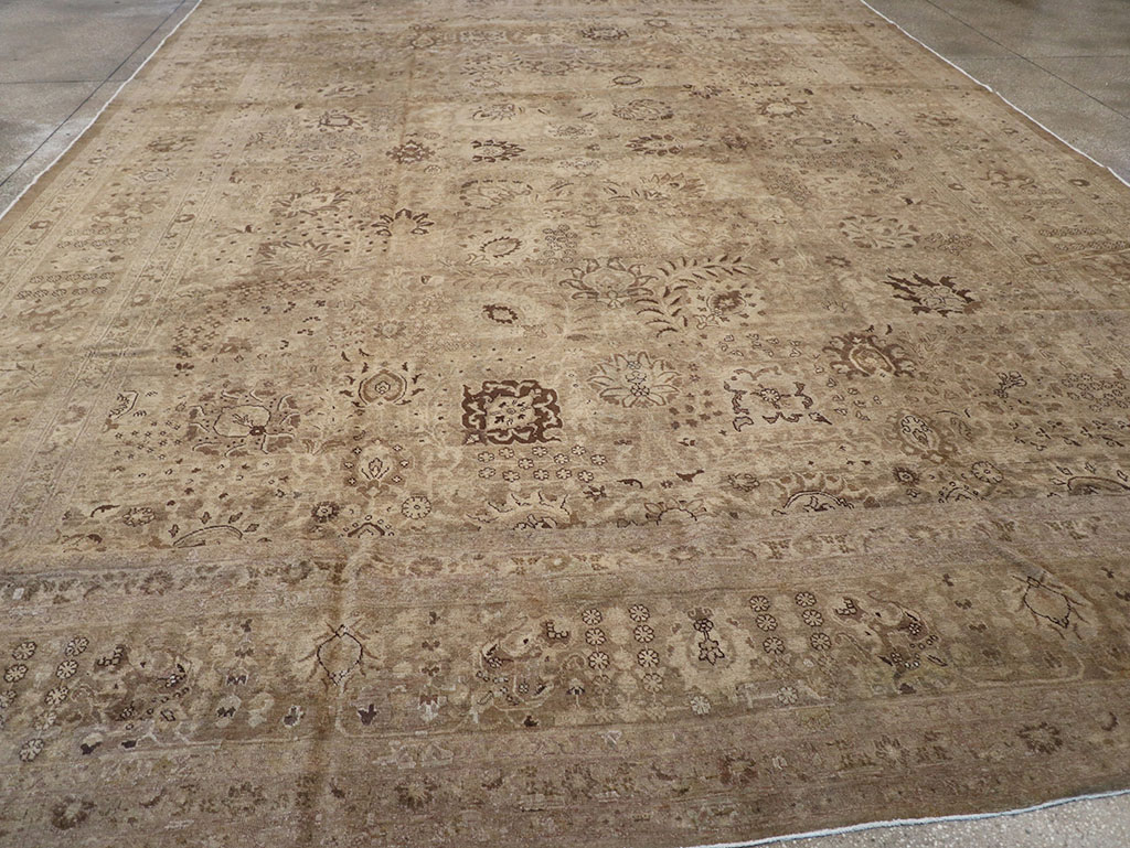 Antique Persian Tabriz Carpet, No.22431 - Galerie Shabab