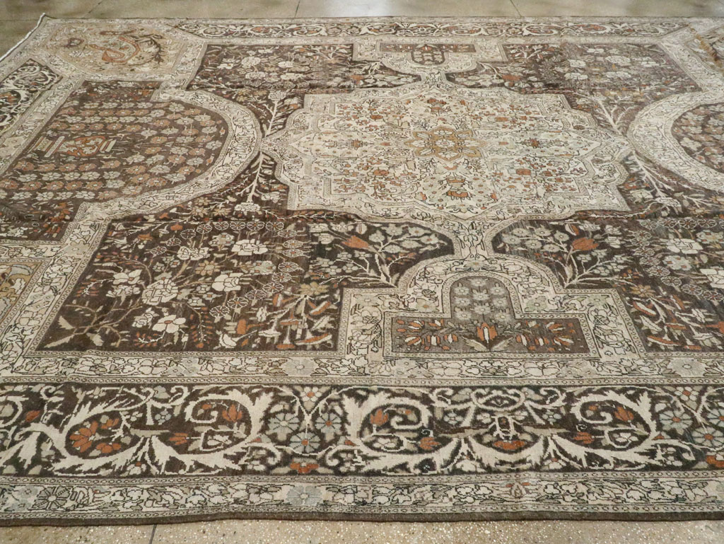 Antique Persian Yazd Carpet, No.22473 - Galerie Shabab