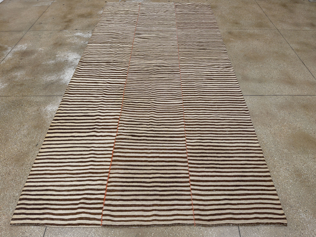 Vintage Persian Flatweave Kilim Gallery Rug, No.22485 - Galerie Shabab